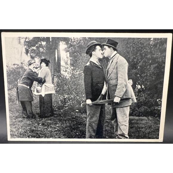 1940 A & M Wix Cinema Cavalcade Charlie Chaplin Cigarette Card Chester Conklin - Picture 1 of 3